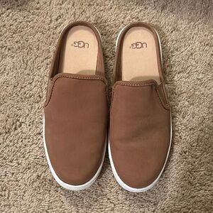 Size 6 brown Ugg slip ons never worn